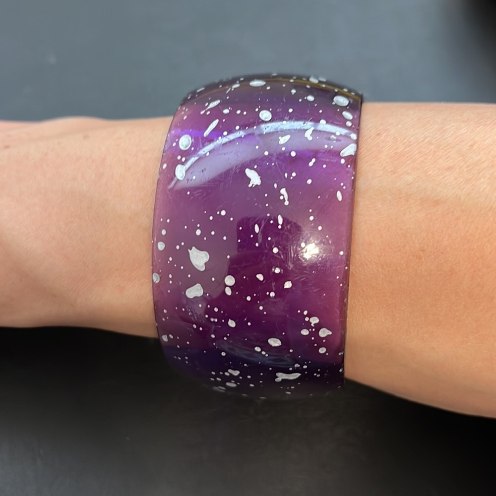 Vintage Plastic Bangle Bracelet, Purple with White Splatter Design, Boho, Retro - Picture 1 of 8